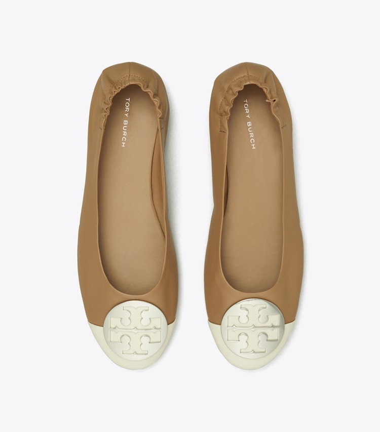 TORY BURCH CLAIRE CAP-TOE BALLET - Light Cream / Almond Flour